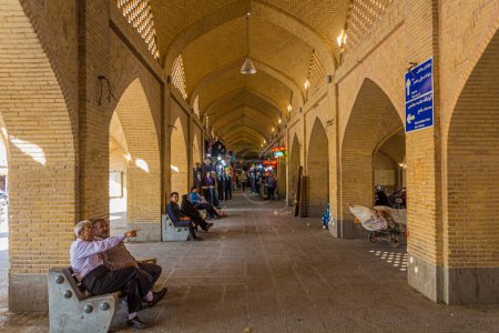 Téléchargez les photos : ISFAHAN, IRAN - 9 JUILLET 2019 : Vue du Bazar (marché) à Ispahan, Iran - en image libre de droit