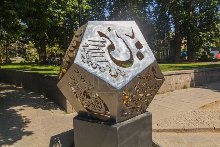 Téléchargez les photos : HAMADAN, IRAN - JULY 14, 2019: Monument at Ibn Sina (Avicenna) Mausoleum in Hamadan, Iran - en image libre de droit