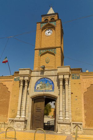 Téléchargez les photos : ISFAHAN, IRAN - JULY 10, 2019: Entrance clock tower of the Vank cathedral in Isfahan, Iran - en image libre de droit