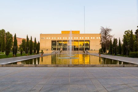 Téléchargez les photos : National Library and Archives of Iran building in Shiraz, Iran - en image libre de droit