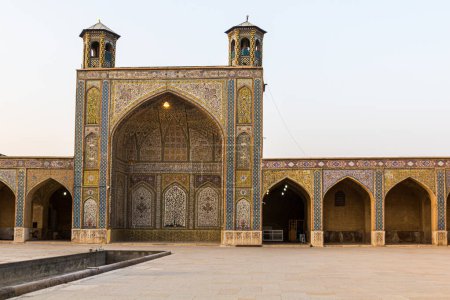 Téléchargez les photos : Cour de la mosquée Vakil à Shiraz, Iran. - en image libre de droit
