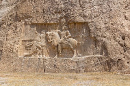 Foto de Triumph of Shapur I over the Roman emperors Valerian and Philip the Arab bas-relief in Naqsh-e Rostam, Iran - Imagen libre de derechos