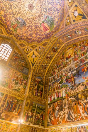 Foto de ISFAHAN, IRÁN - 10 de julio de 2019: Interior de la catedral de Vank en Isfahán, Irán - Imagen libre de derechos