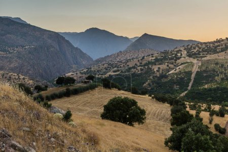 Téléchargez les photos : Evening view of Kurdistan region landscape, Iran - en image libre de droit