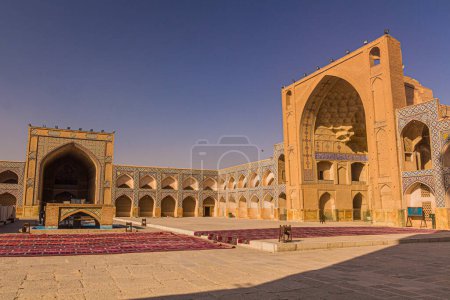Foto de Courtyard of the Jameh mosque in Isfahan, Iran - Imagen libre de derechos