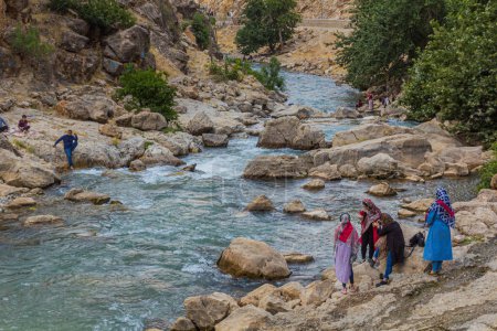Téléchargez les photos : PALANGAN, IRAN - 12 JUILLET 2019 : Canyon près du village de Palangan dans la région du Kurdistan, Iran - en image libre de droit