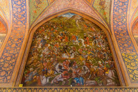 Foto de ISFAHAN, IRAN - JULY 9, 2019: Fresco in Chehel Sotoon Palace in Isfahan, Iran - Imagen libre de derechos