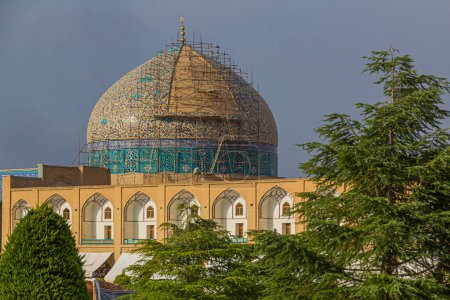 Foto de Dome of Sheikh Lotfollah Mosque at Naqsh-e Jahan Square in Isfahan, Iran - Imagen libre de derechos
