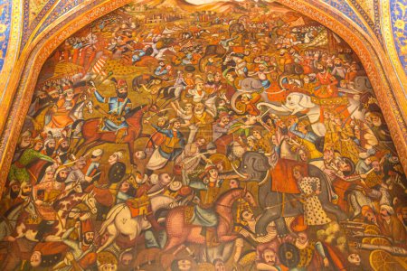 Foto de ISFAHAN, IRAN - JULY 9, 2019: Fresco in Chehel Sotoon Palace in Isfahan, Iran - Imagen libre de derechos