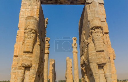 Téléchargez les photos : Vue de la Porte des Nations à Persépolis, Iran - en image libre de droit