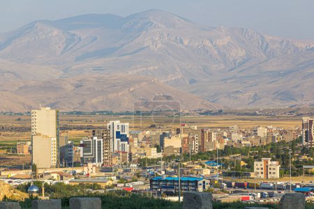 Téléchargez les photos : View of Bazargan border town, Iran - en image libre de droit