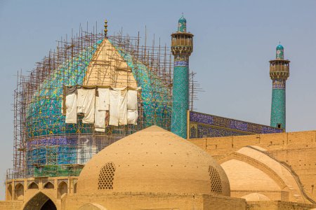 Foto de Cúpula de la mezquita Shah en Isfahán bajo andamios, Irán - Imagen libre de derechos