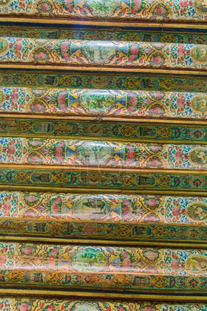 Foto de SHIRAZ, IRAN - JULY 8, 2019: European-style painted ceiling in Qavam House in Naranjestan garden in Shiraz, Iran - Imagen libre de derechos