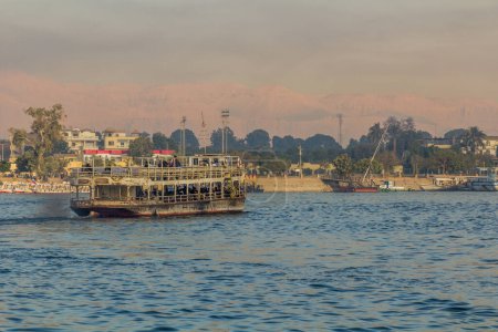 Foto de Ferry at the Nile river in Luxor, Egypt - Imagen libre de derechos