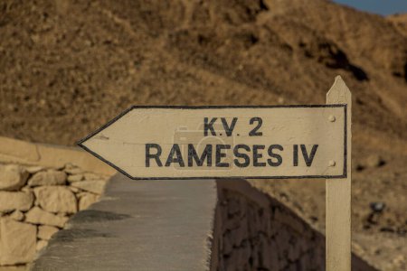 Foto de Sign Rameses IV in the Valley of the Kings at the Theban Necropolis, Egypt - Imagen libre de derechos