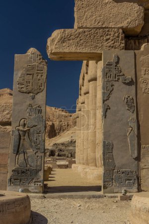 Foto de Ramesseum (Templo Mortuorio de Ramsés II) en la Necrópolis de Teban, Egipto - Imagen libre de derechos