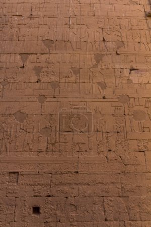 Téléchargez les photos : Wall of Kalabsha temple on the island in Lake Nasser, Egypt - en image libre de droit