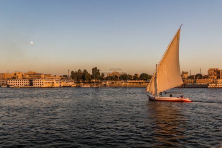 Téléchargez les photos : Evening view of felucca sail boat at the river Nile in Luxor, Egypt - en image libre de droit