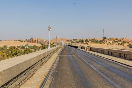 Foto de Camino en la parte superior de la presa baja de Asuán, Egipto - Imagen libre de derechos