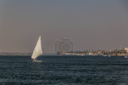 Téléchargez les photos : Felucca sail boat at the river Nile in Luxor, Egypt - en image libre de droit