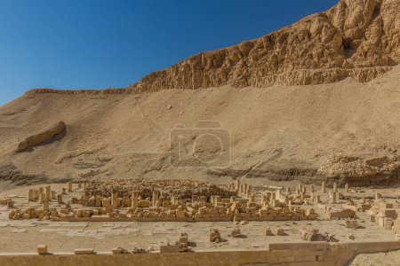 Téléchargez les photos : Mortuary Temple of Mentuhotep II at the Luxor's West bank, Egypt - en image libre de droit