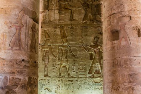 Téléchargez les photos : ABYDOS, EGYPT - FEB 19, 2019: Decoration in the Temple of Seti I (Great Temple of Abydos), Egypt - en image libre de droit