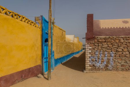 Téléchargez les photos : Village nubien coloré près d'Assouan, Egypte - en image libre de droit