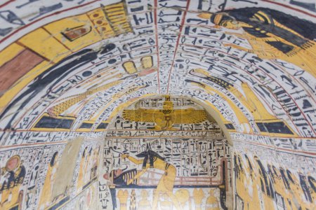 Téléchargez les photos : LUXOR, EGYPT - FEB 18, 2019: Tomb of Nebenmaat in the Theban Necropolis, Egypt - en image libre de droit