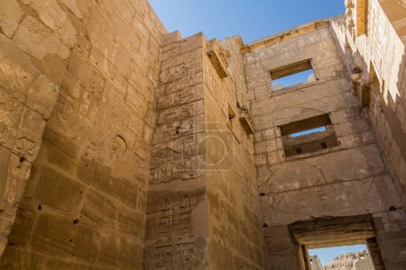 Téléchargez les photos : Médinet Habu (temple mortuaire de Ramsès III) à la nécropole thébaine, Égypte - en image libre de droit