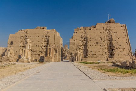 Téléchargez les photos : Eight Pylon of the Karnak Temple Complex, Egypt - en image libre de droit