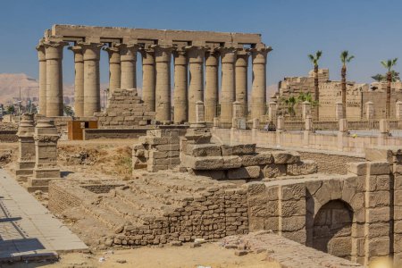 Téléchargez les photos : Colonnade of the Luxor temple, Egypt - en image libre de droit