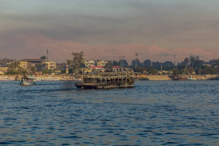 Foto de Ferry at the Nile river in Luxor, Egypt - Imagen libre de derechos