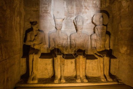 Téléchargez les photos : Statues of Ptah, Amun Ra, king Ramesses II and Ra-Horakhty illuminated by the rays of the sun in the Great Temple of Ramesses II  in Abu Simbel, Egypt. This phenomenon occurs only two times a year. - en image libre de droit