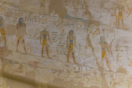 Téléchargez les photos : LUXOR, EGYPT - FEB 20, 2019: Wall of Merenptah tomb in the Valley of the Kings at the Theban Necropolis, Egypt - en image libre de droit