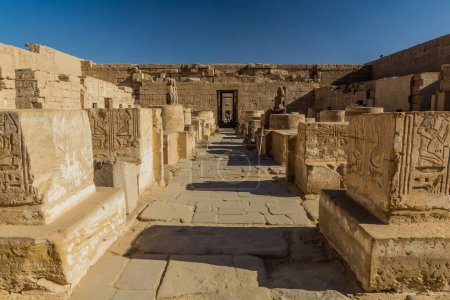 Téléchargez les photos : Ruins of Medinet Habu (Mortuary temple of Ramesses III) at the Theban Necropolis, Egypt - en image libre de droit