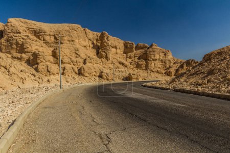 Téléchargez les photos : Road to the Valley of the Kings at the Theban Necropolis, Egypt - en image libre de droit