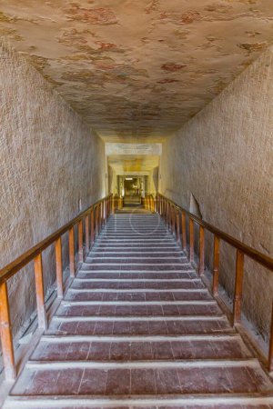 Téléchargez les photos : LUXOR, EGYPTE - 20 février 2019 : Tombeau de Merenptah dans la Vallée des Rois à la nécropole thébaine, Égypte - en image libre de droit