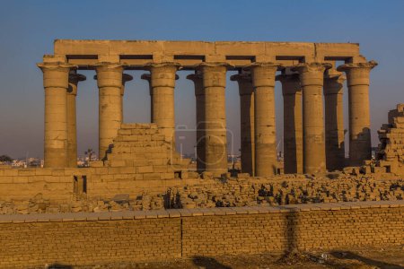 Téléchargez les photos : Colonnade du temple de Louxor, Egypte - en image libre de droit