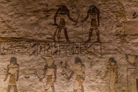 Foto de LUXOR, EGYPT - FEB 20, 2019: Detail of Ramesses III tomb at the Valley of the Kings at the Theban Necropolis, Egypt - Imagen libre de derechos