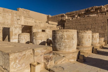 Téléchargez les photos : Ruins of Medinet Habu (Mortuary temple of Ramesses III) at the Theban Necropolis, Egypt - en image libre de droit