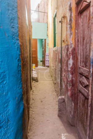 Téléchargez les photos : Narrow alley at the Elephantine island in Aswan, Egypt - en image libre de droit