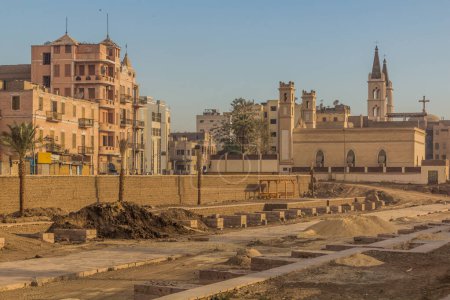 Foto de St Mary Church behind the Avenue of Sphinxes in Luxor, Egypt - Imagen libre de derechos