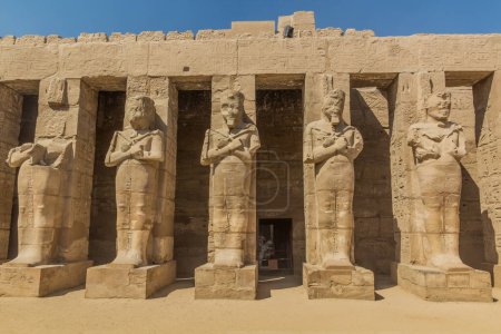 Téléchargez les photos : Pharaoh statues in the Amun Temple enclosure in Karnak, Egypt - en image libre de droit