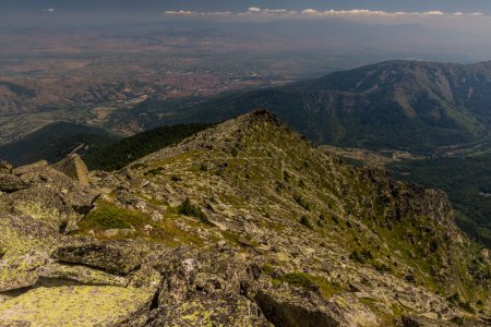 Téléchargez les photos : Vue de la montagne Pelister, Macédoine du Nord. Bitola ville visible. - en image libre de droit