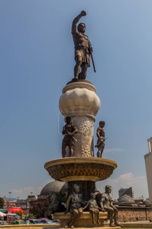 Téléchargez les photos : SKOPJE, MACÉDOINE DU NORD - 9 AOÛT 2019 : Monument Philippe II de Macédoine à Skopje, Macédoine du Nord - en image libre de droit