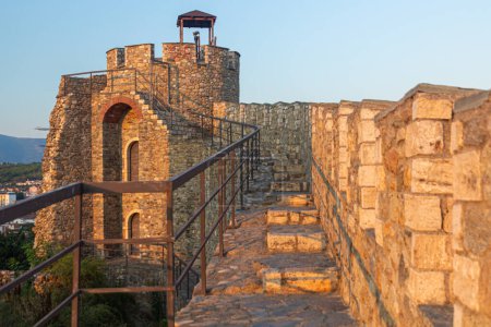 Téléchargez les photos : Murs de fortification de la forteresse de Kale à Skopje, Macédoine du Nord - en image libre de droit