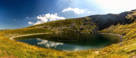 Téléchargez les photos : Lac Golemo Ezero dans le parc national Pelister, Macédoine du Nord - en image libre de droit