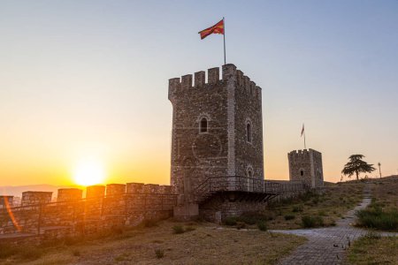 Téléchargez les photos : Tours et murs de la forteresse de Kale à Skopje, Macédoine du Nord - en image libre de droit