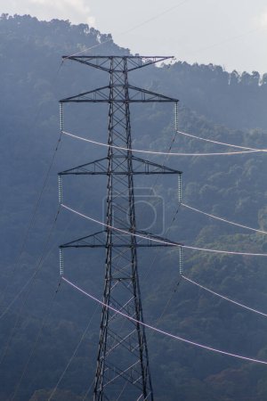 Foto de Líneas de transmisión de alta tensión en la provincia de Phongsali, Laos - Imagen libre de derechos
