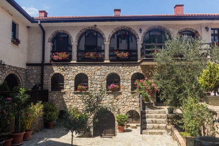 Téléchargez les photos : Monastère Sveti Naum sur le lac d'Ohrid, Macédoine du Nord - en image libre de droit